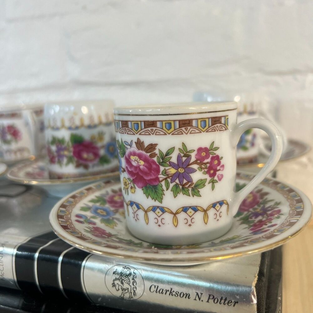🌸 Vintage Floral Espresso Cup Set with Saucers – 5 Piece Set 🌸